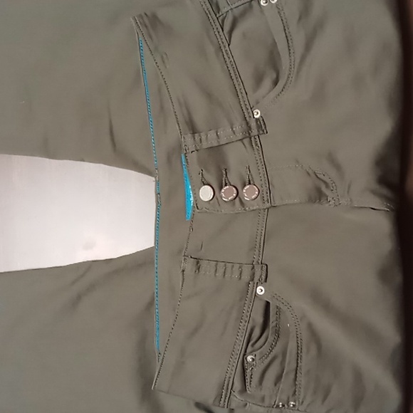 YMI Wanna Betta Butt Green 3 Button Skinny Cropped Pants Size 7 - Picture 3 of 6